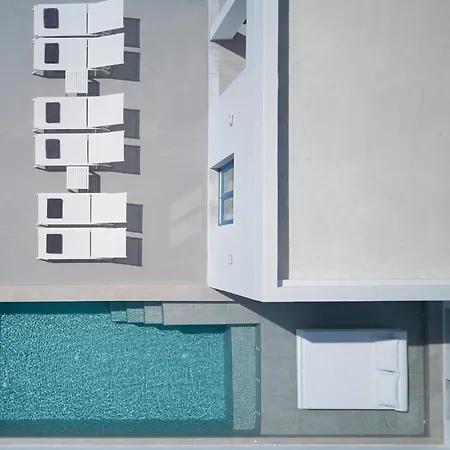 Villa Thadeos With Private Jetted Pool